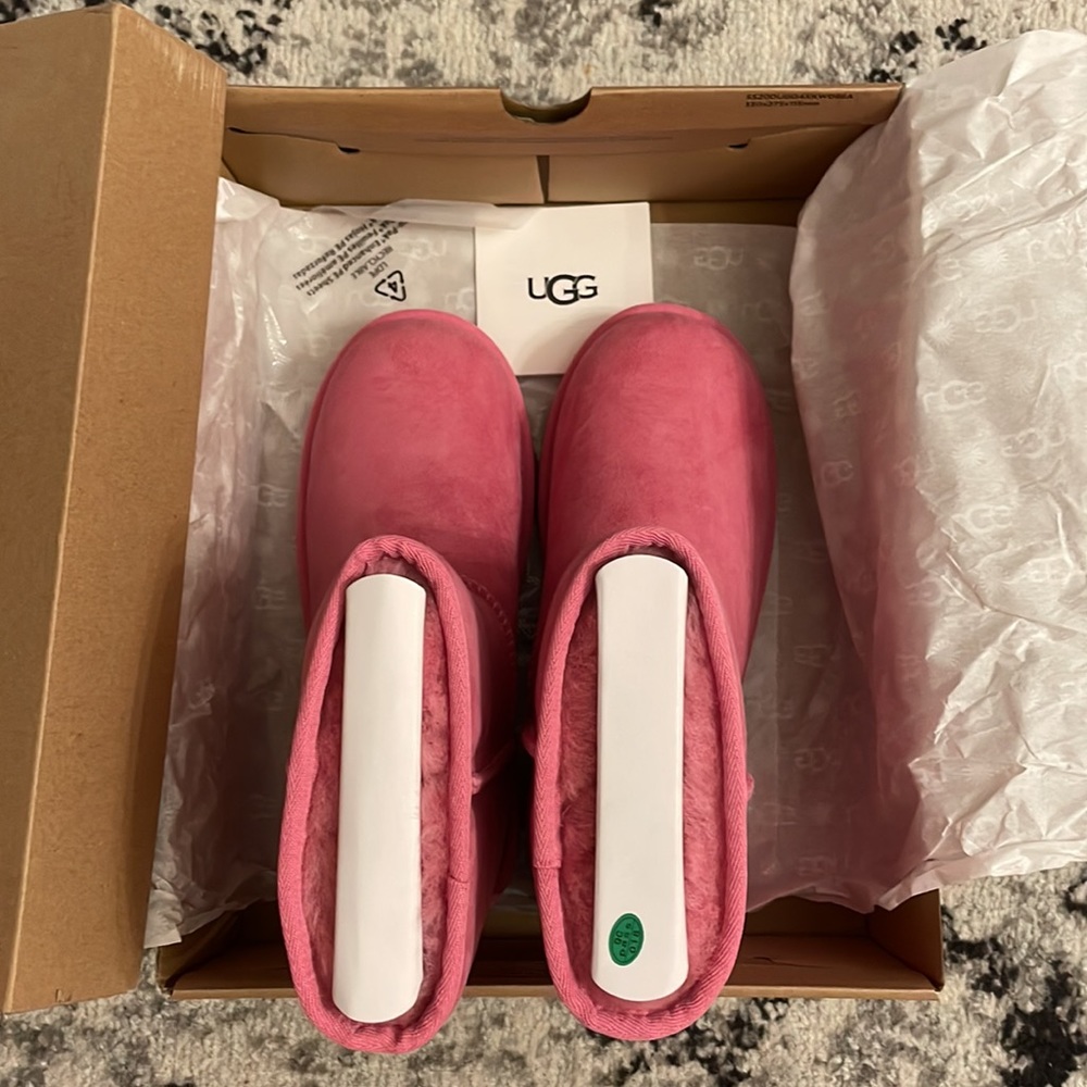 UGG Kids’ Classic II Glitz Bootie in Wild Berry, Big Girl sz 5 - Picture 4 of 10